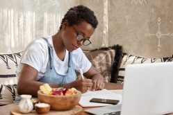 Image of busy freelancer plans work on week write 2021 08 31 04 18 27 utc
