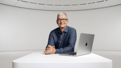 Tim cook macbook pro e1640724283389